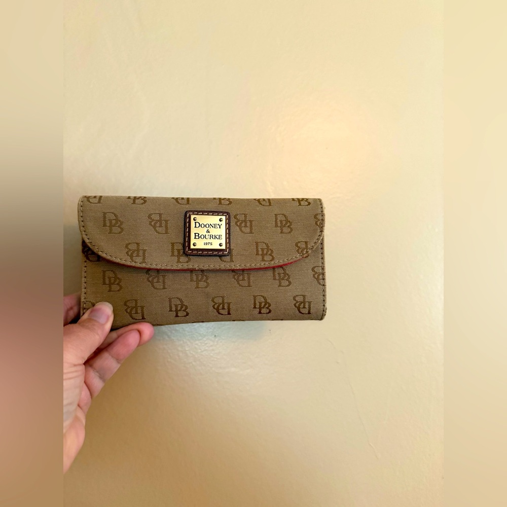 Dooney & Bourke wallet